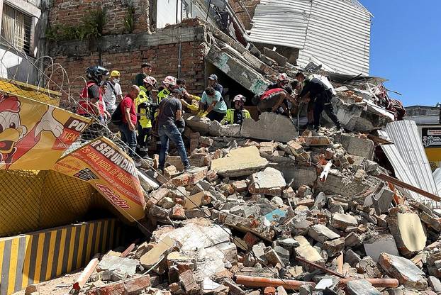 Collapsed buildings in Pereira after earthquake strikes Colombia