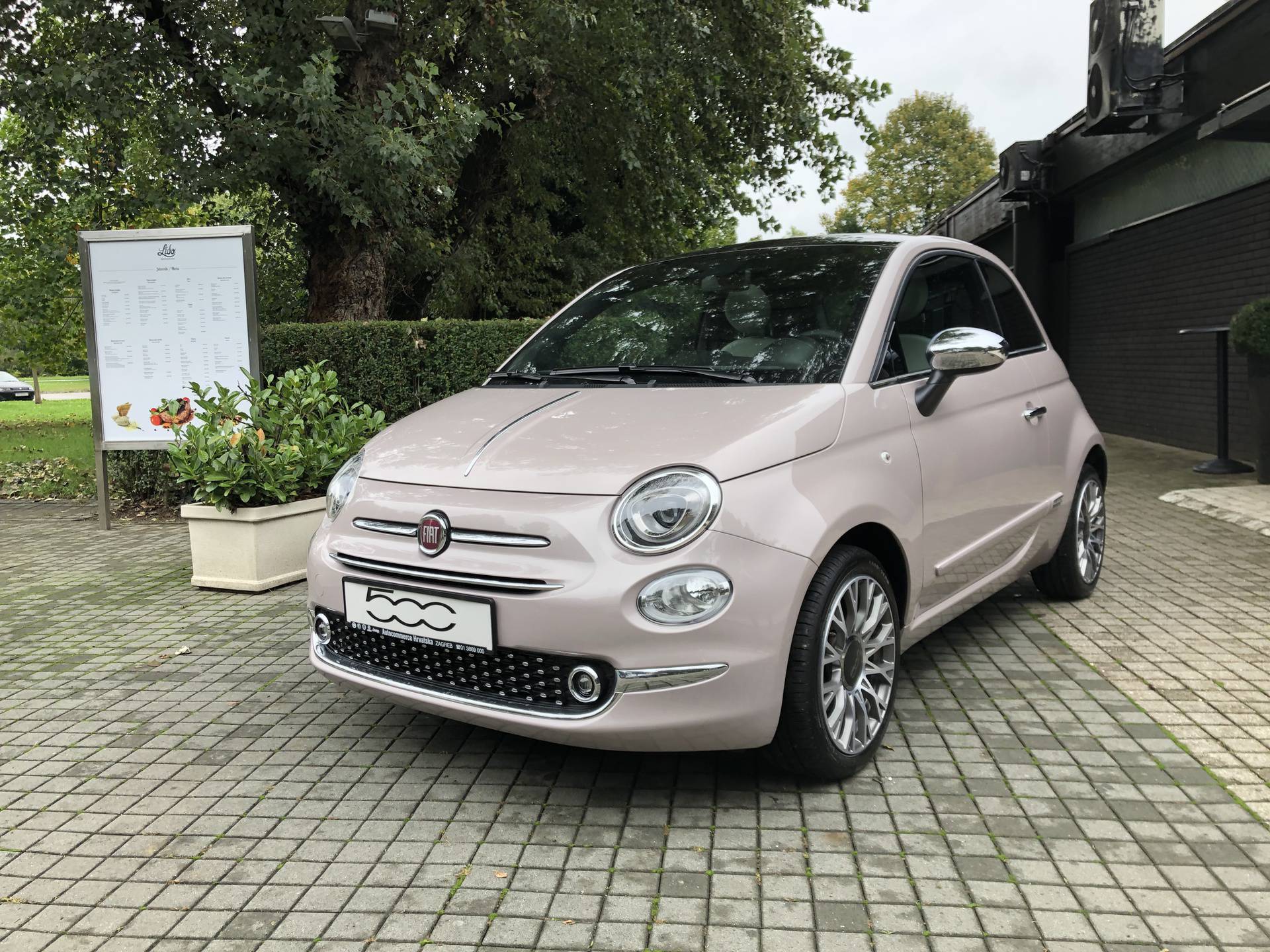 Spreman za novih 13 godina: u Hrvatsku stigao Fiat 500 Hybrid