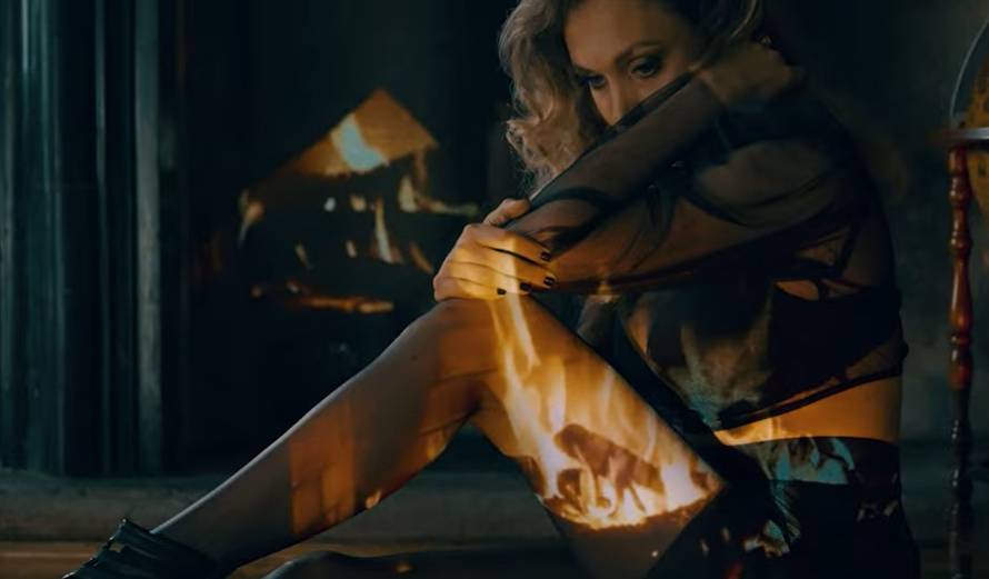 Hana Huljić ima novu pjesmu, a u spotu nosi atraktivnu haljinu dizajnera koji joj radi vjenčanicu