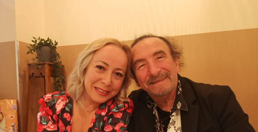 Bebek emotivnom objavom čestitao supruzi 20. godišnjicu braka: 'Sretna nam, ljubavi!'