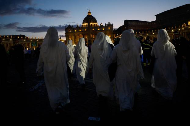 Pope Francis lies in state in St. Peter's Basilica at the Vatican