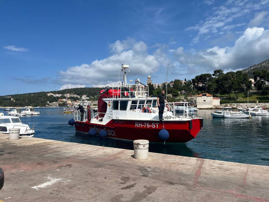 Ekološka katastrofa na Hvaru: U more se izlile tone nafte, na teren odmah stigle hitne službe!