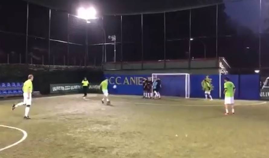 Totti je kralj i malog nogometa: Lobao je živi zid i golmana...