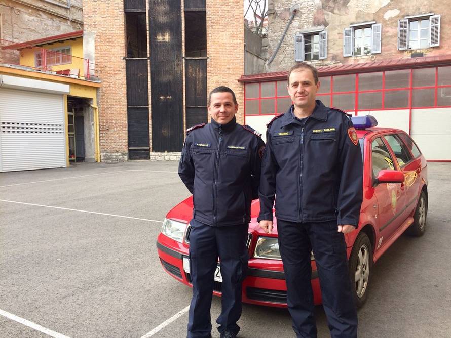 Došli se pozdraviti s psom koji je pao u jamu i čuli lavež s dna