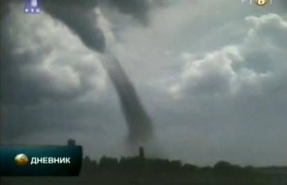 Srbija: Tornado Sosa trgao krovove i stupove struje
