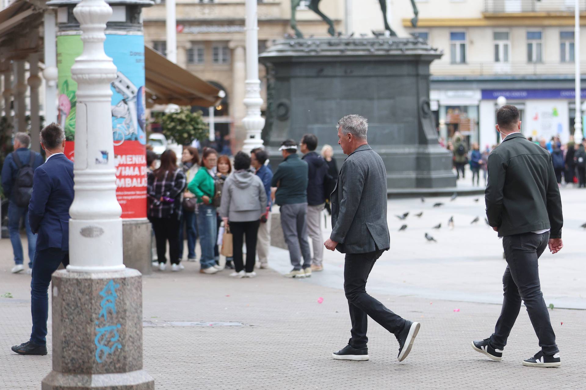 Zagreb: Ivan Turudić u pratnji policijske zaštite prošetao po trgu 