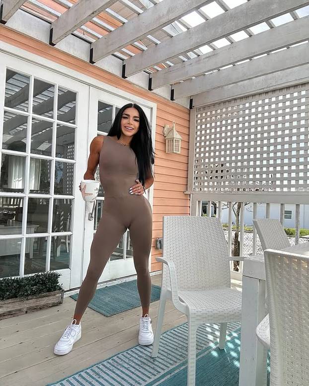 FOTO Želi imati najtanji struk na svijetu: Nosim korzet do 23 sata dnevno i želim srušiti rekord