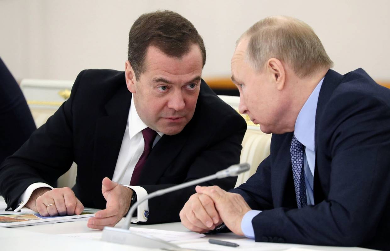 Dmitrij Medvedev: Rusija mora povećati proizvodnju tenkova