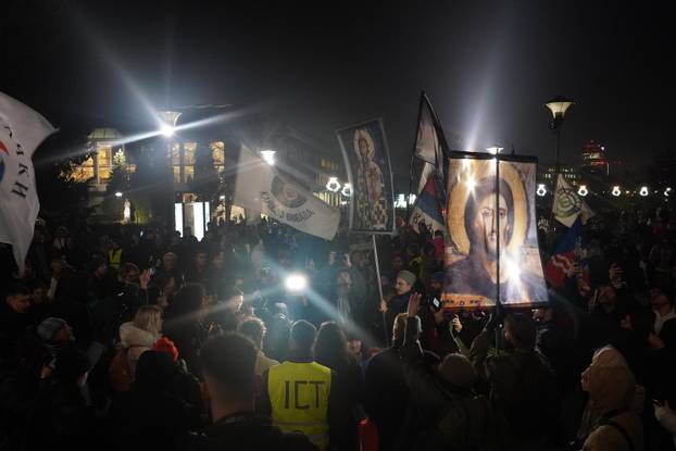 Beograd: Studenti u blokadi organizirali su ispred zgrade Rektorata skup pod nazivom "Znanje je moć"