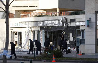 Eksplozija u banci: Nepoznati motociklist postavio bombu?