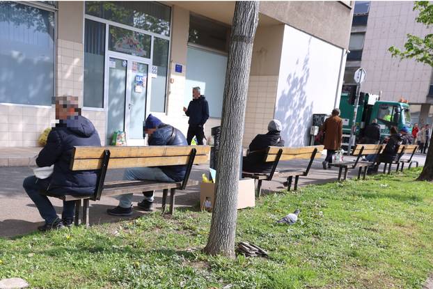 FOTO Veliki petak u pučkim kuhinjama: 'Na Svetom Duhu imamo spremnih 750 obroka'