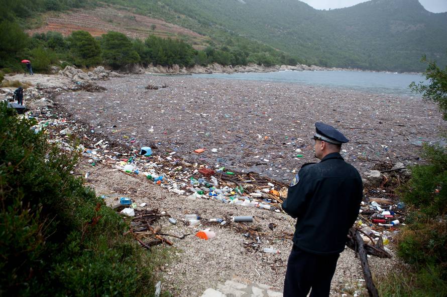 Naše plaže prije i poslije jakog juga: Guše se u smeću i plastici