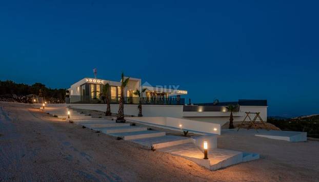 Pogodite koliko košta: Dvojna vila u blizini Novalje ima bazene, roštilj i teniski teren...