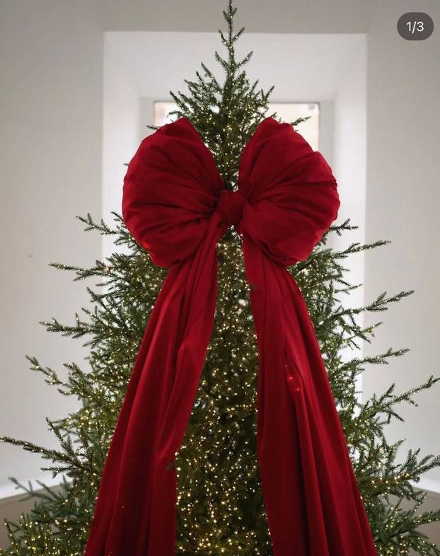 FOTO Svi već imaju divovske božićne mašne, a vi? Inspirirajte se za izradu vlastitog ukrasa