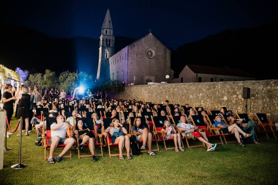 FOTO U ljetnom kinu tražila se ležaljka više: Evo kako je bilo drugog dana Slano Film Daysa