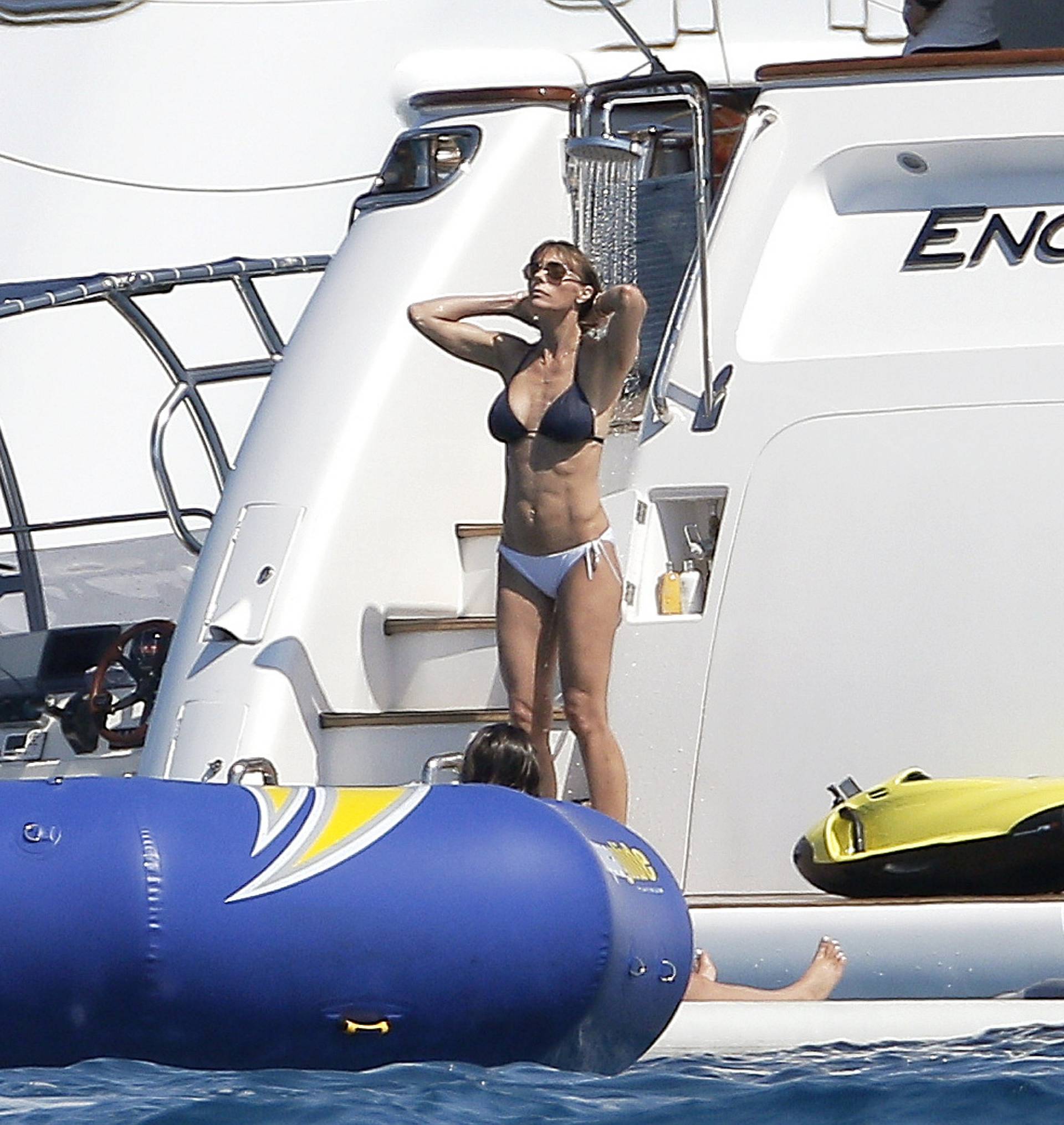 Jennifer Flavin and daughters show off their toned body in St Tropez