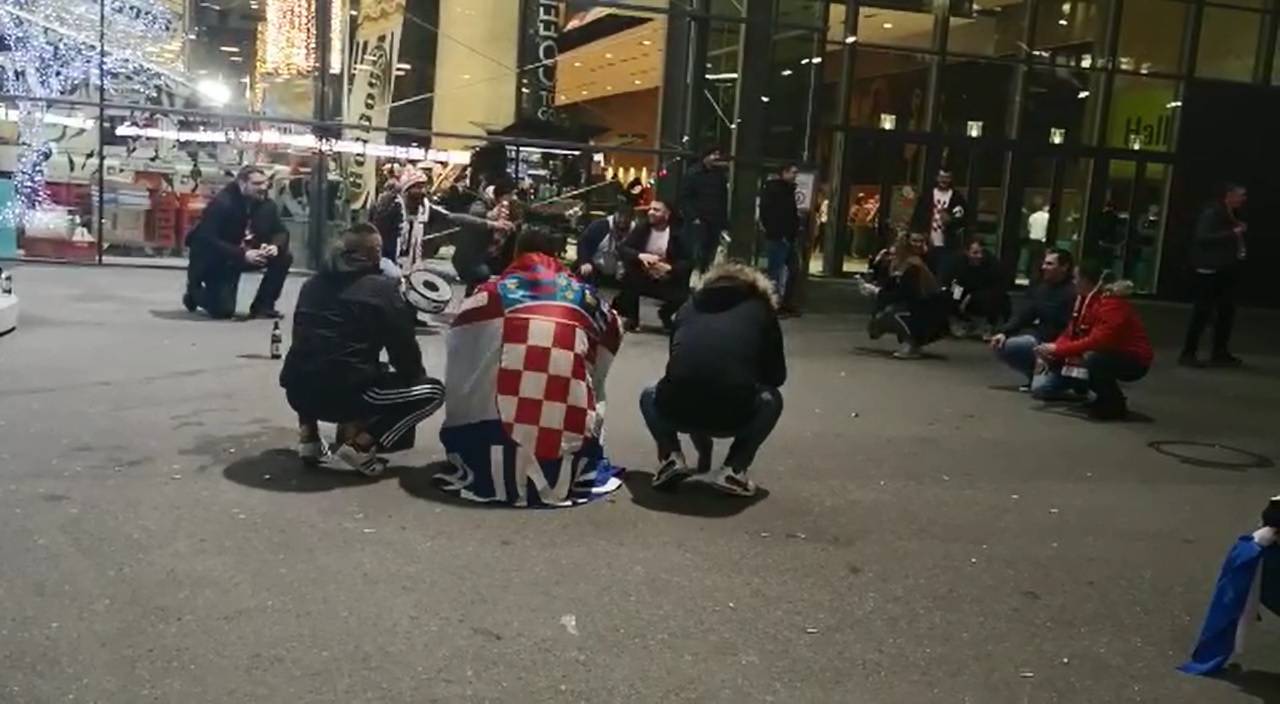 Hrvatski navijači okupirali su Graz na oproštaju, Srba nigdje