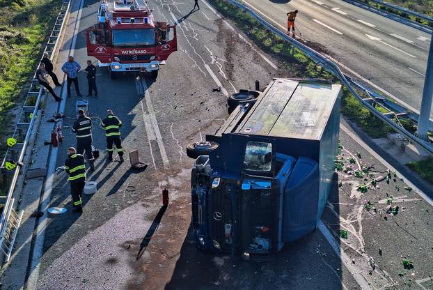 Dugopolje: Kamion koji je prevozio boac prevrnuo se na bok 