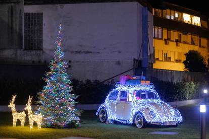 Iza dječjeg igrališta u Zagrebu pažnju plijeni vesela VW buba