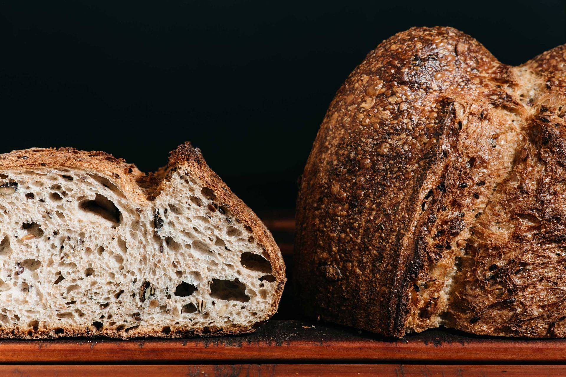 Laži o kruhu u koje većina još vjeruje: Onaj bijeli nas deblja, a zamrzavanje je dobra opcija