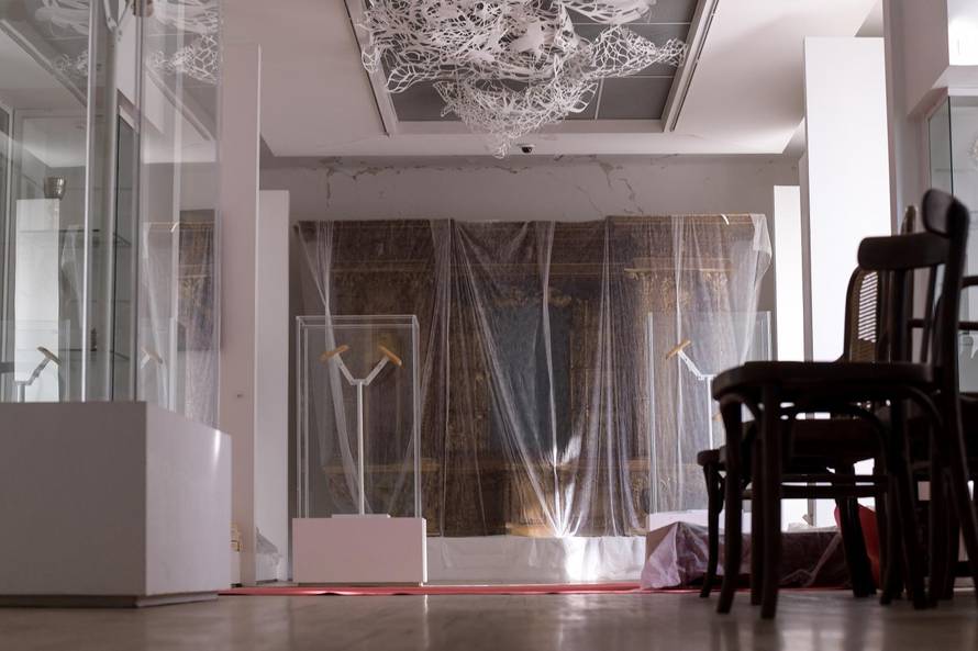 Izložba 'Od potresa do potresa' u Muzeju za umjetnost i obrt...