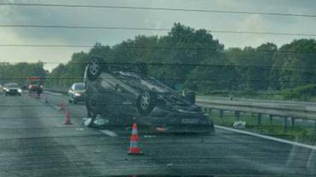 Teška nesreća na autocesti kod Ivanić Grada, troje ozlijeđenih