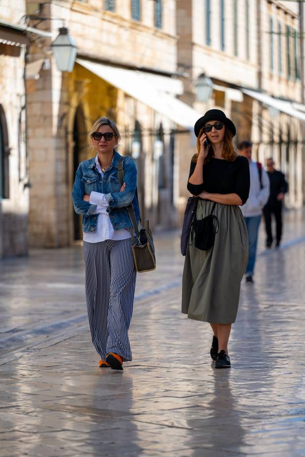 Dubrovnik: Sunčan i topao jesenji dan u gradu