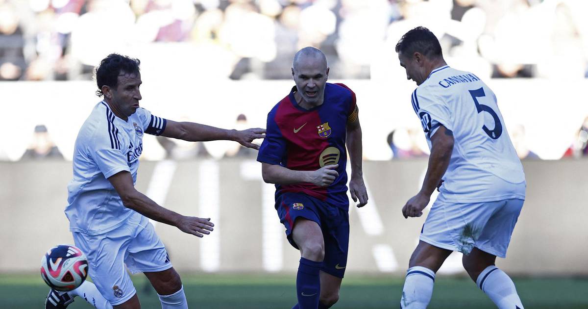 Iniesta played the last match of his career. Xavi, Roberto Carlos, Raul came to see him off…