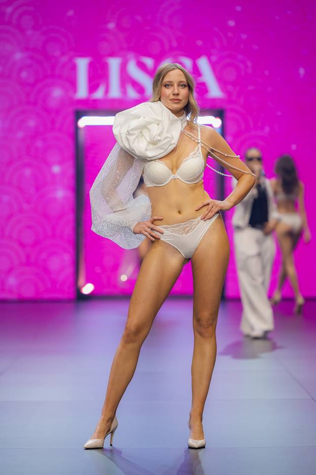 FOTO Lisca svoju 70. obljetnicu proslavila spektakularnom revijom donjeg rublja