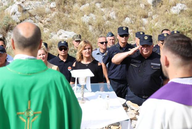 Šibenik:Na Kornatima obilježena 19. godišnjica tragedije u kojoj je poginulo 12 vatrogasaca