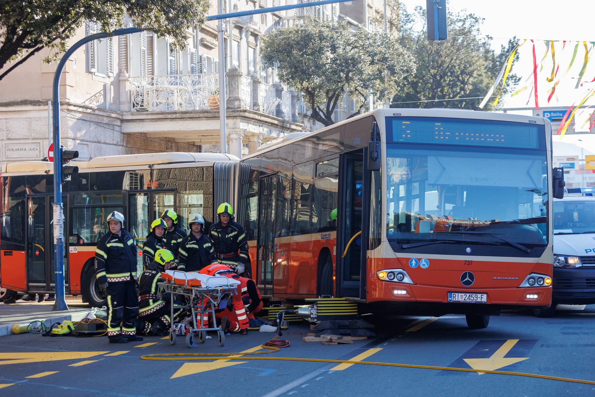 Autobus u centru Rijeke naletio na pješakinju