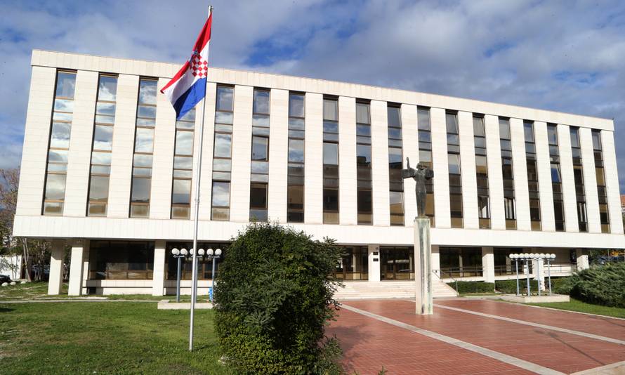 'Pipao mi je kćer, a od suđenja ništa. Ona odlazi iz Hrvatske...'