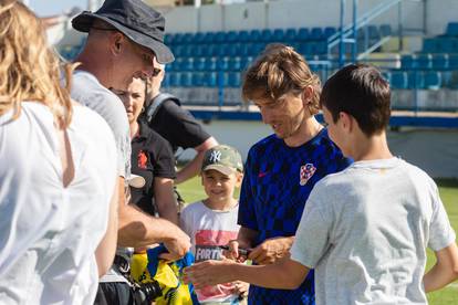 Luka Modrić družio se s djecom iz omladinskog pogona Zadra