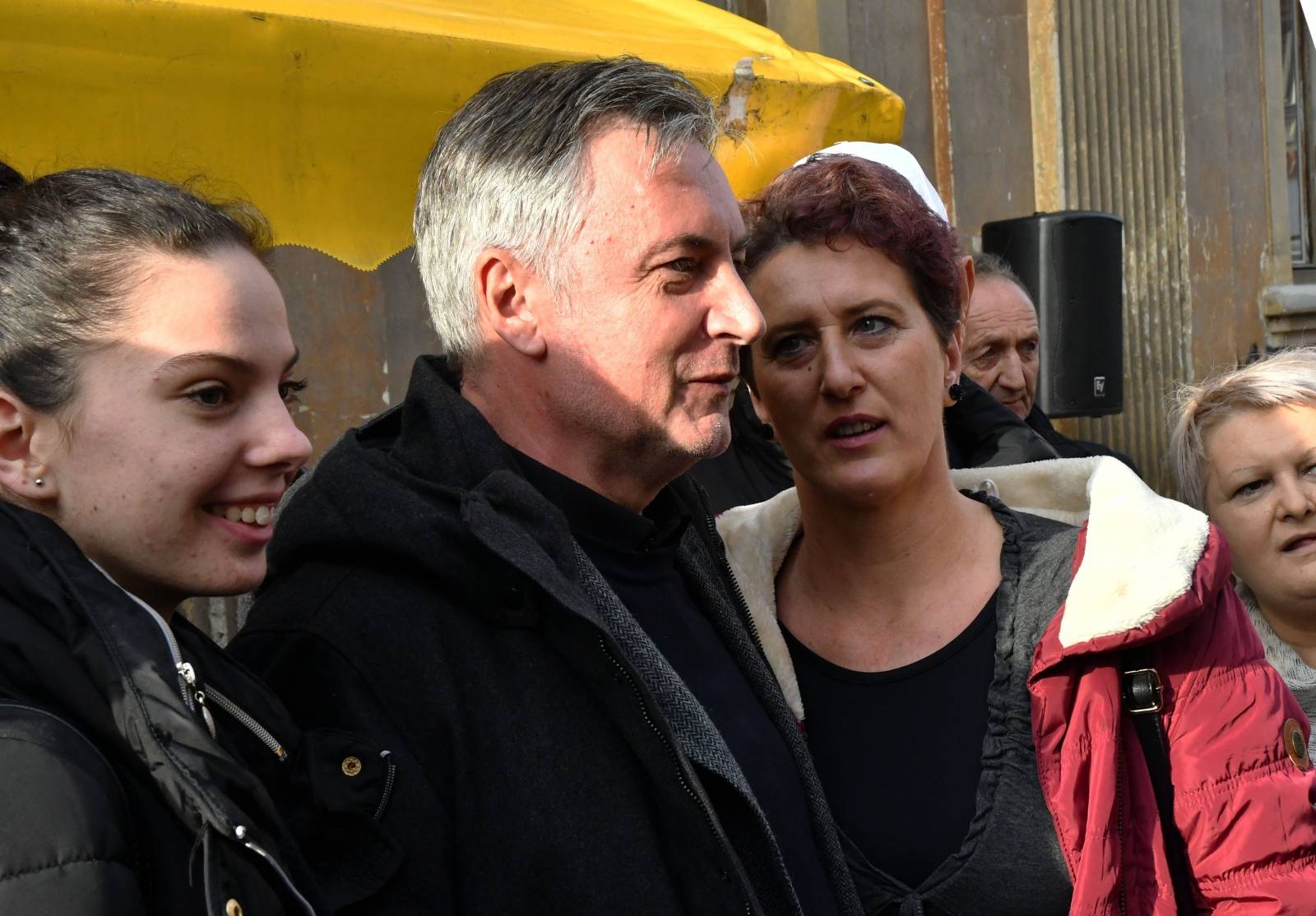 Požega: Predsjednički kandidat Miroslav Škoro družio se s građanima