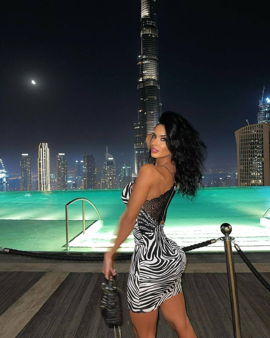 Kastratijeva Anđela napokon pokazala trudnički trbuščić