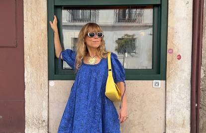 Simbol ljeta: Komotna haljina plave boje za stiliziranje po želji