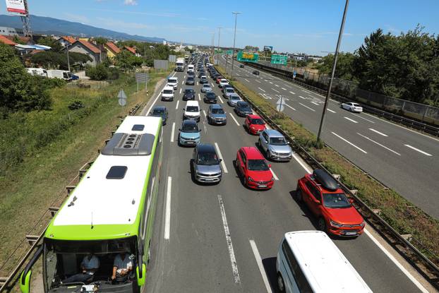 Zagreb: Velike gužve na naplatnoj postaji Lučko