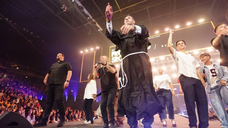 FOTO Redovnici nastupili, bio je i Jozinović: Evo kako je izgledao koncert Progledaj srcem u Areni