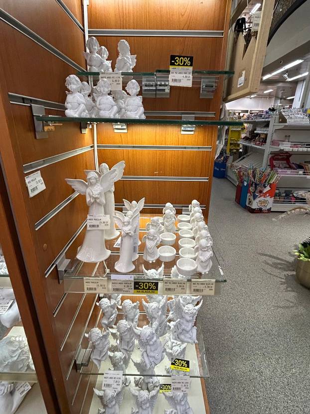 FOTO Velika rasprodaja zbog zatvaranja Name: 'Dućani su krcati, ovako nije niti za Božić'