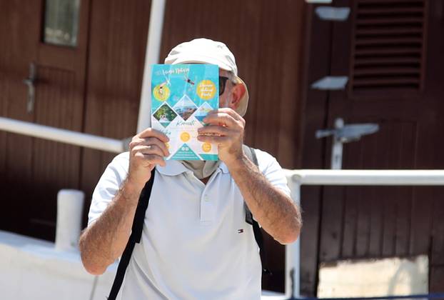 Šibenik: Po najve?oj temperaturi turisti razgledavaju ljepote grada