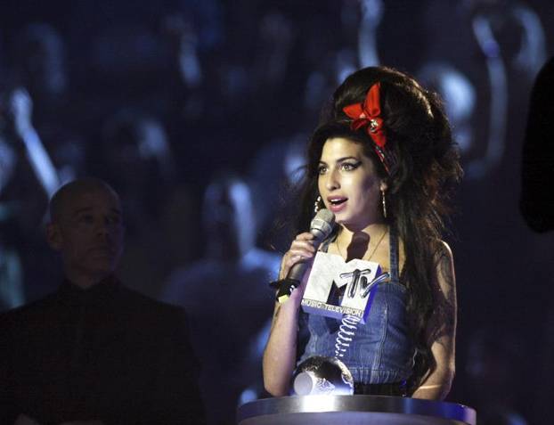 Amy Winehouse dies