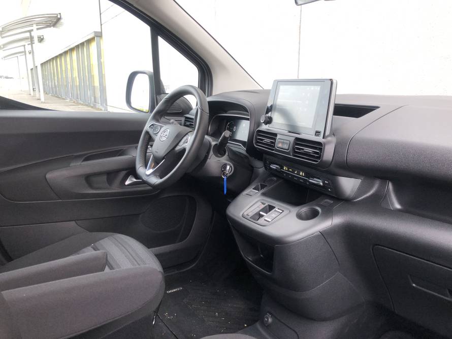 Test Opel Combo-e Life: Dobar gradski obiteljski auto, ali...