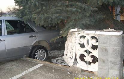 Mjesec dana prije Božića 'dobili' Mercedes pod bor