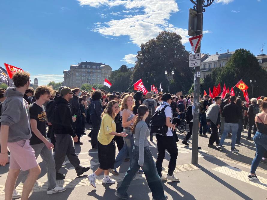 VIDEO Tako to rade Francuzi. Prijestolnica EU je u blokadi: 'Macron militarizira državu!'