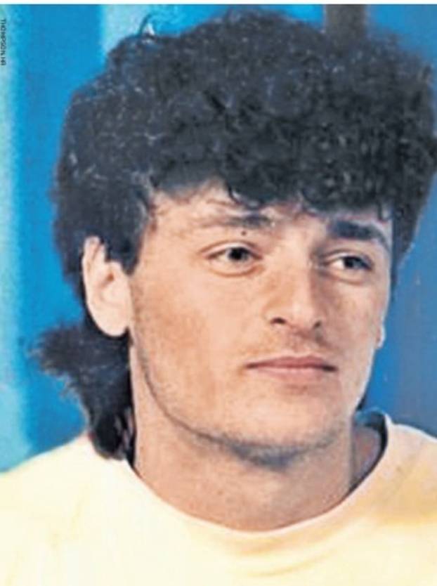 FOTO Jedna fudbalerka, a nas dvoje! Prepoznajete li pjevače bujnih kosa iz vaše mladosti?