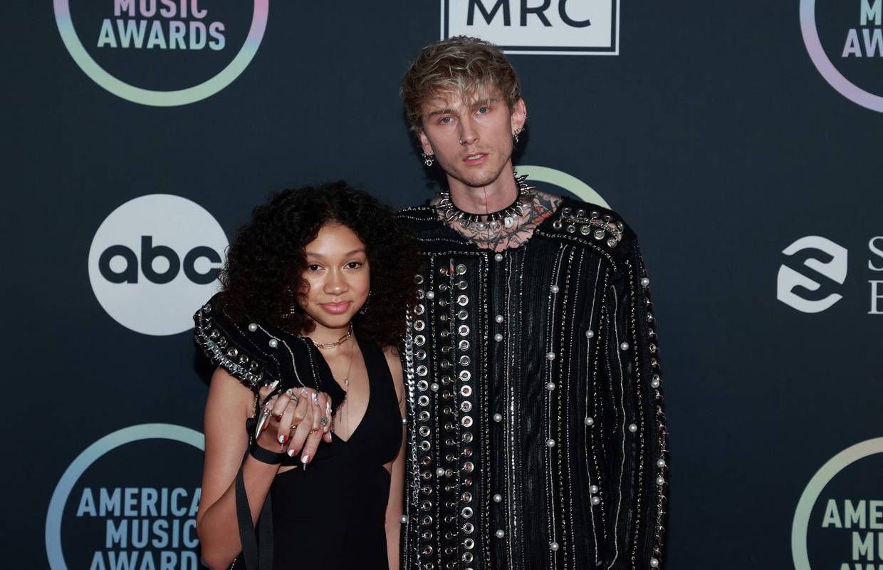 Machine Gun Kelly ostavio Fox doma i na dodjelu poveo kćer