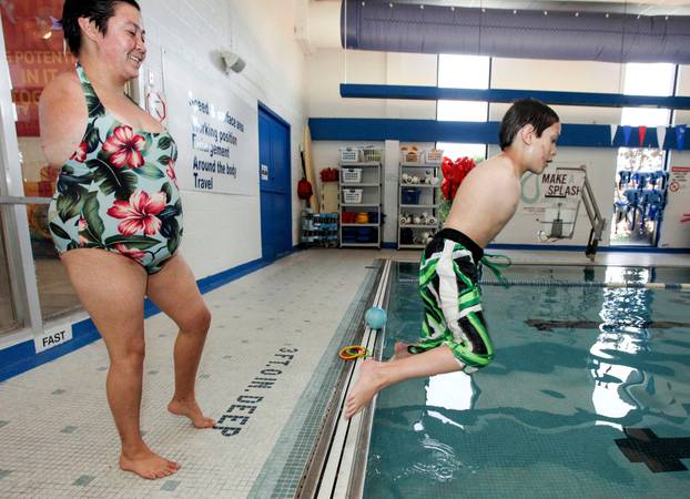 Mother And Son Live Normal Life Without Arms