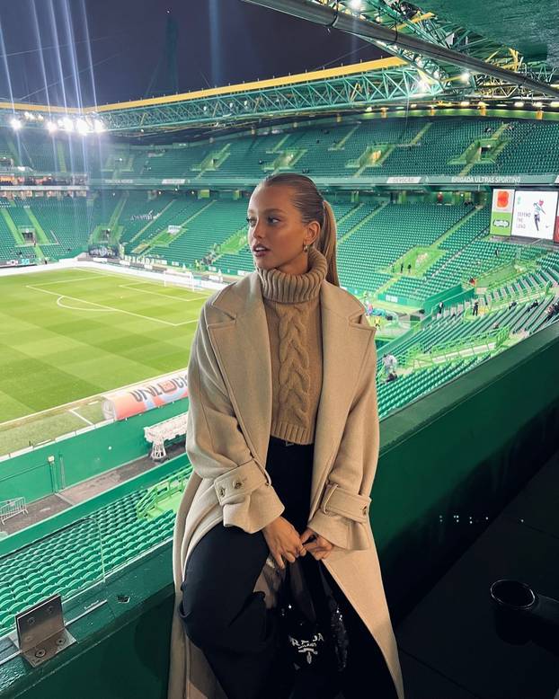 FOTO Ljubila je nogometnu i F1 zvijezdu, sad je slobodna kao ptica i pali pratitelje u bikiniju