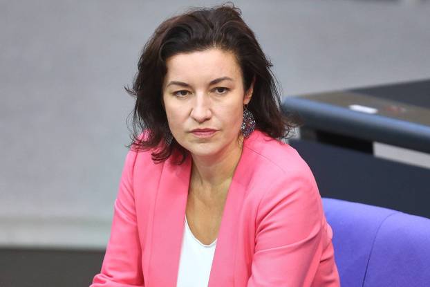 Berlin, Deutschland, 06.06.2025: Deutscher Bundestag: 11. Bundestagssitzung: Bundesministerin für Forschung, Technologie