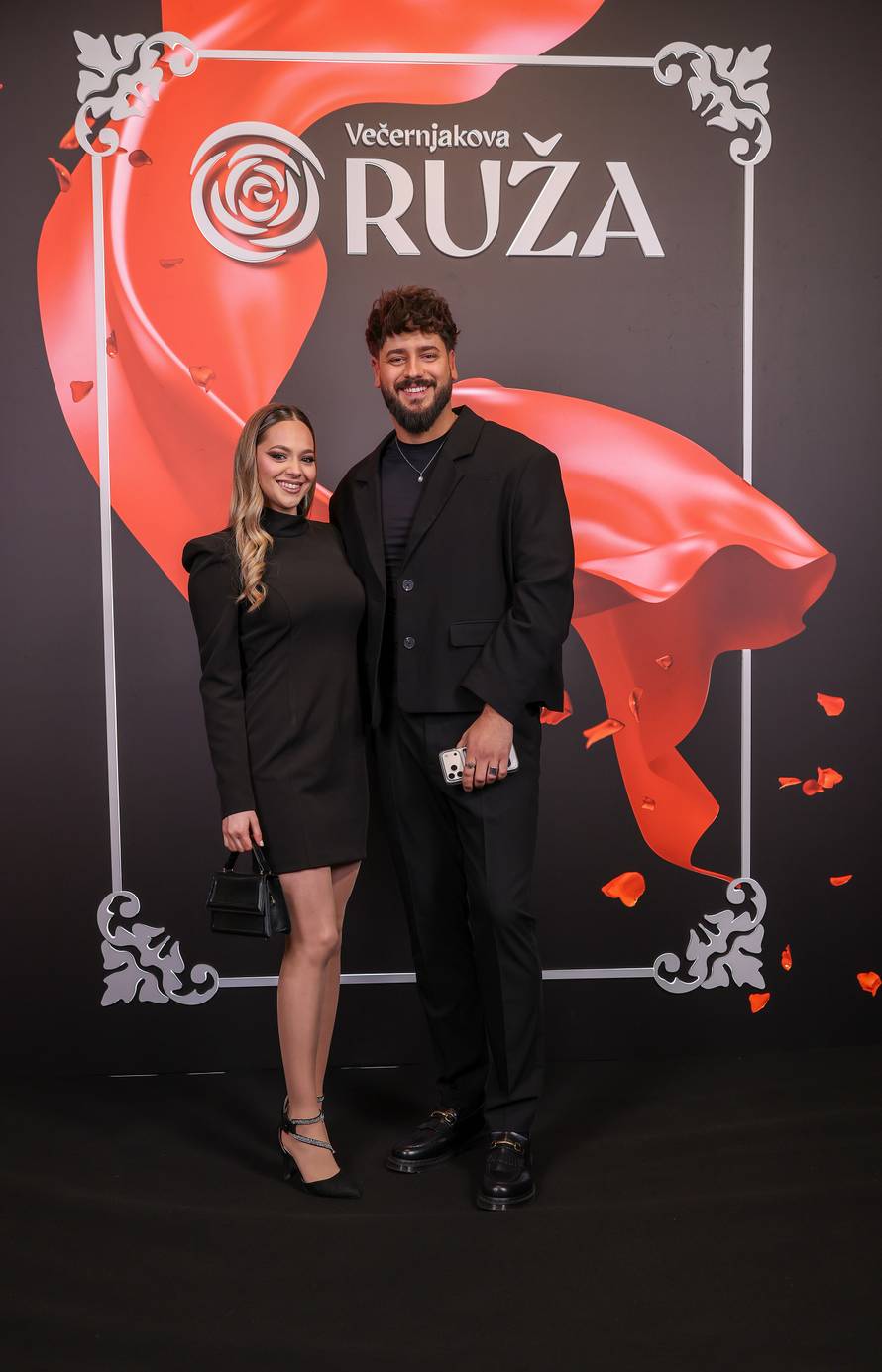 Zagreb: Uzvanici na dodjelu medijske nagrade "Večernjakova ruža" u Hrvatskom narodnom kazalištu